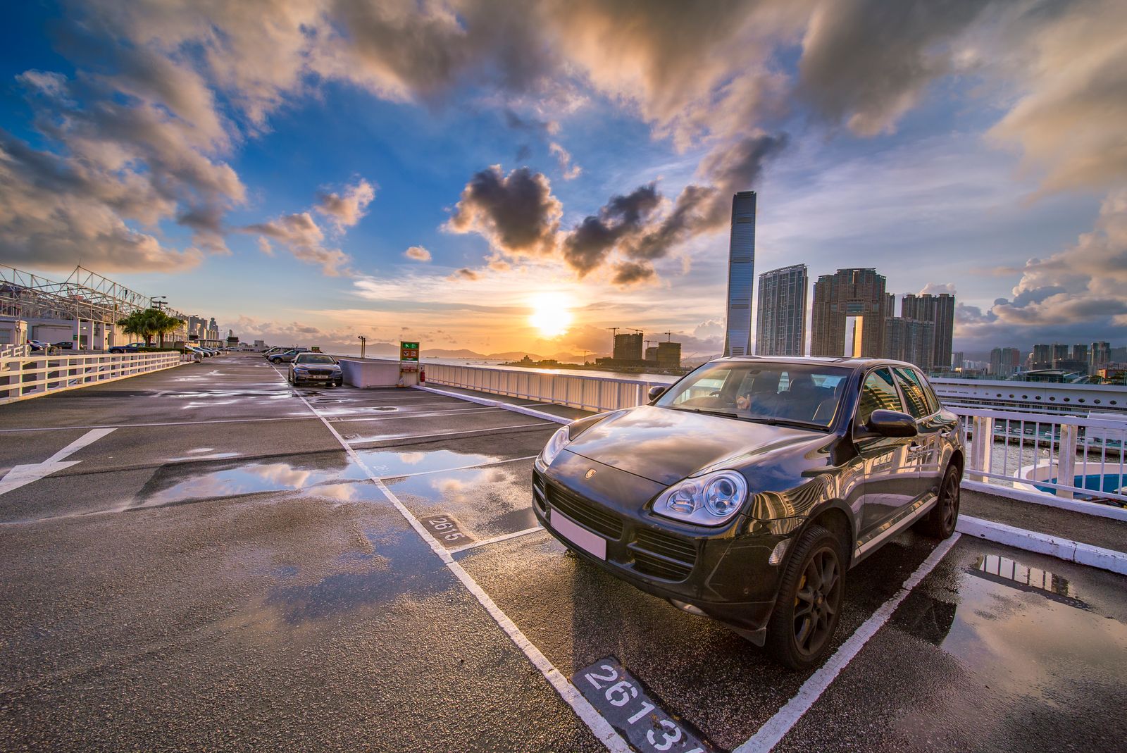 Apex X Urbanlugs — Porsche Cayenne on Aero Series wheels