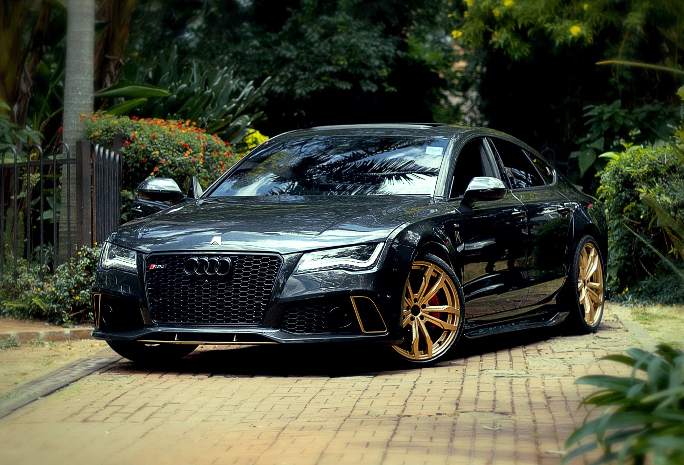 Audi RS7 on Urbanlugs gold forged wheels