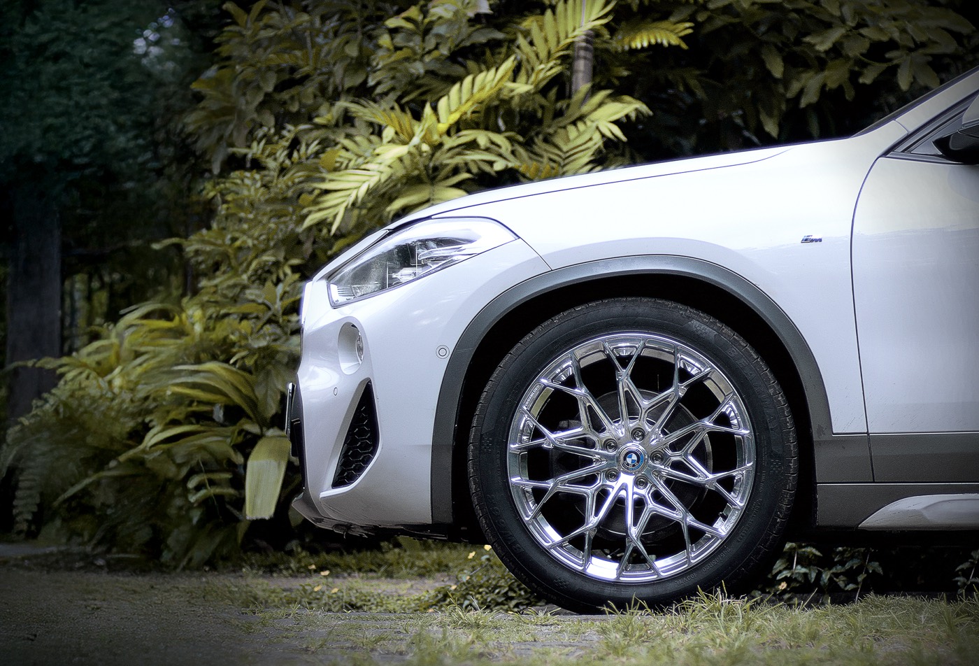 BMW X2 on Urbanlugs chrome forged wheels